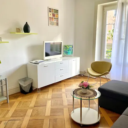 8 Minutes Walking From Lausanne Train Station Exterior photo