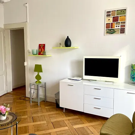 8 Minutes Walking From Lausanne Train Station Exterior photo