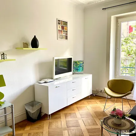 8 Minutes Walking From Lausanne Train Station Exterior photo